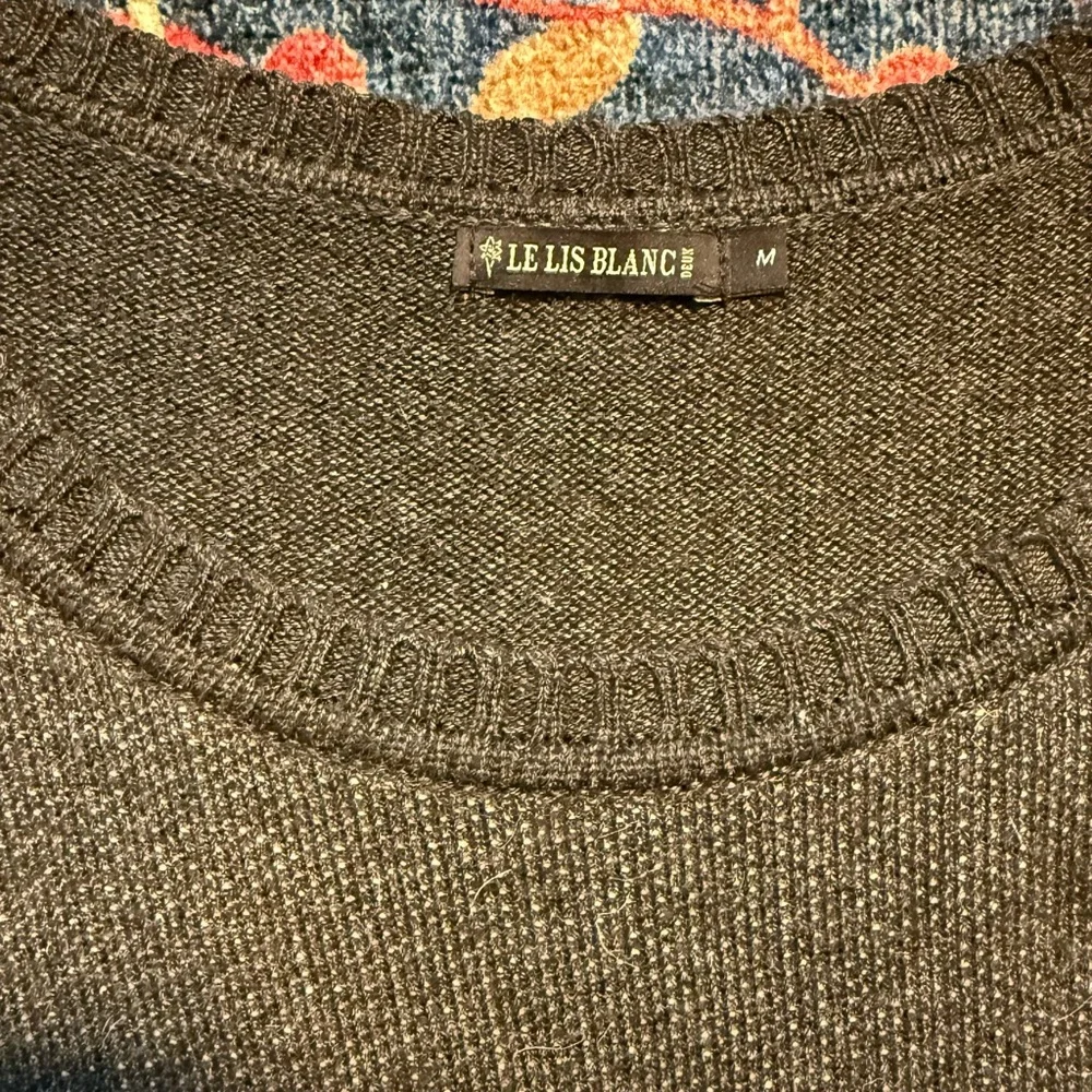 Le Lis Blanc Deux Graphic Sweater - Gray and Red size Medium - Picture 5 of 9